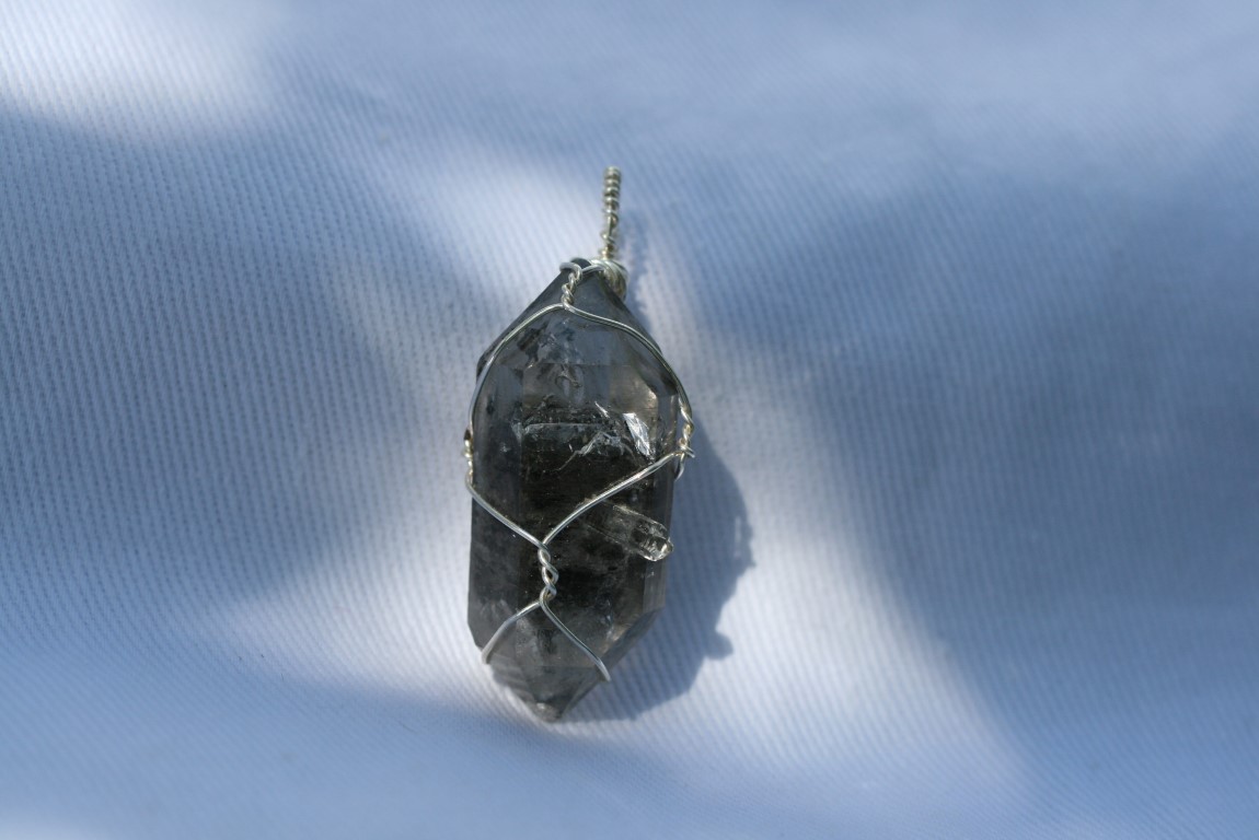 Tibetan Quartz Pendant spiritual protection 5241